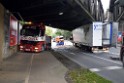 LKW blieb unter Bruecke haengen Koeln Ehrenfeld Innere Kanalstr Hornstr P296